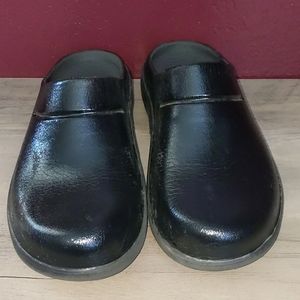 Womens Oofo Clogs
